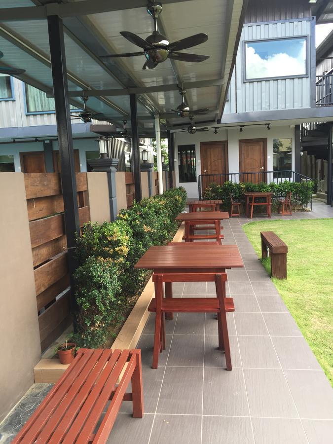 Kluang Container Swimming Pool Hotel Exterior foto
