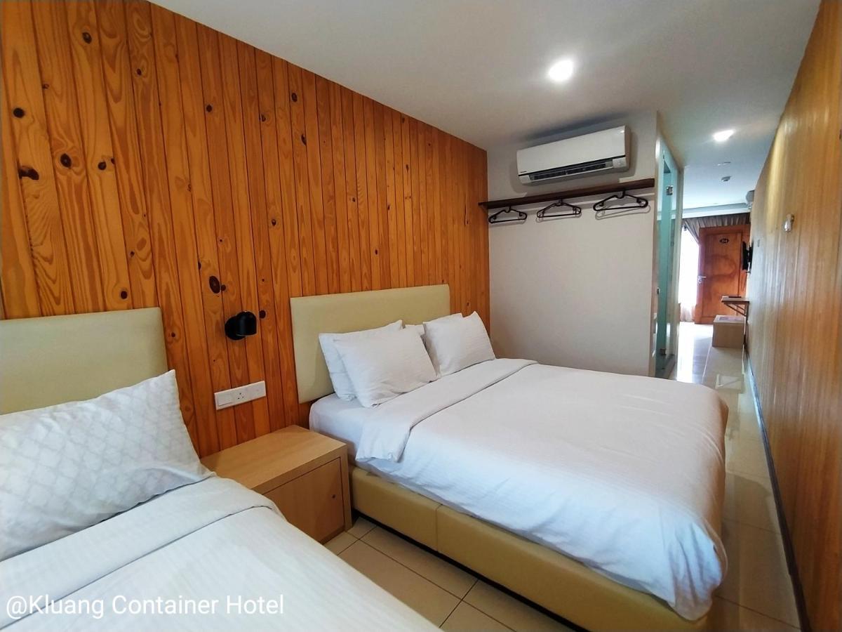 Kluang Container Swimming Pool Hotel Exterior foto